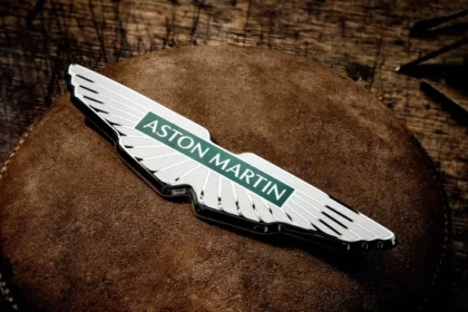 Aston Martin logotipas