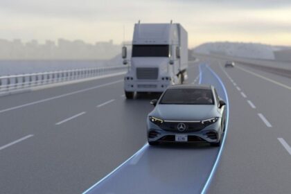 Nauja Mercedes-Benz sistema