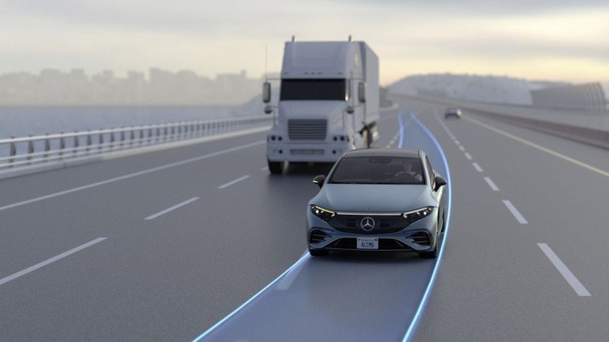 Nauja Mercedes-Benz sistema